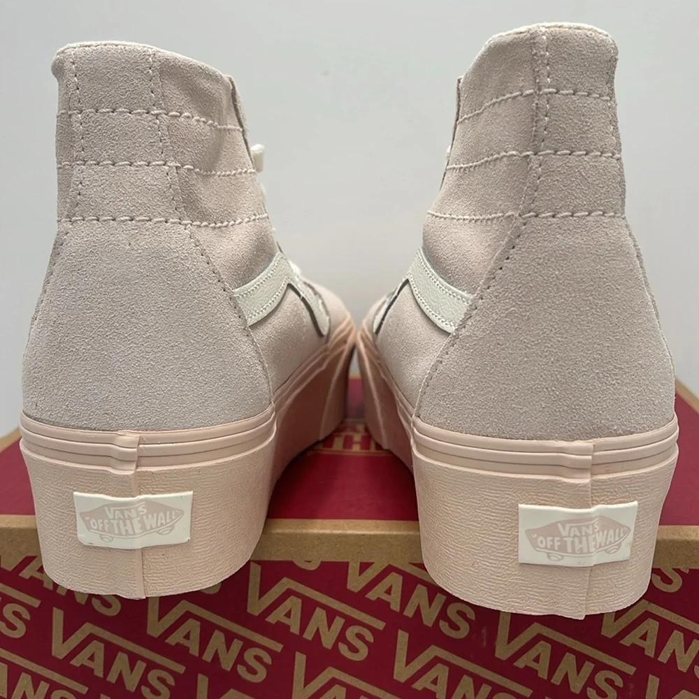 Vans WMNS Sk8-Hi Tapered Stacked Suede Shell
VN0A5JMKBXO
Platforms Sneakers - Picture 13 of 16